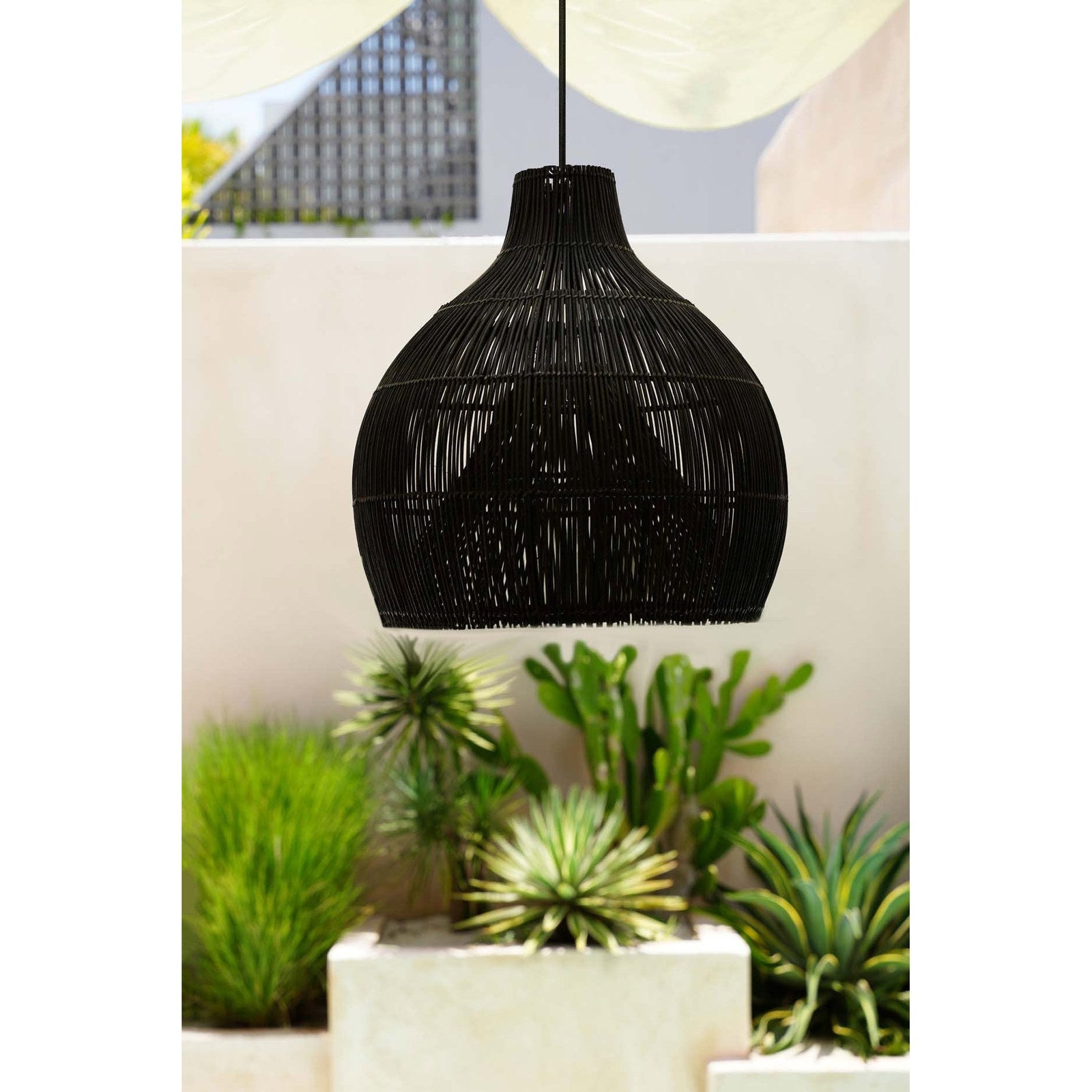 Abat-jour de suspension Lobster Trap en rotin noir 50 cm, vue 3