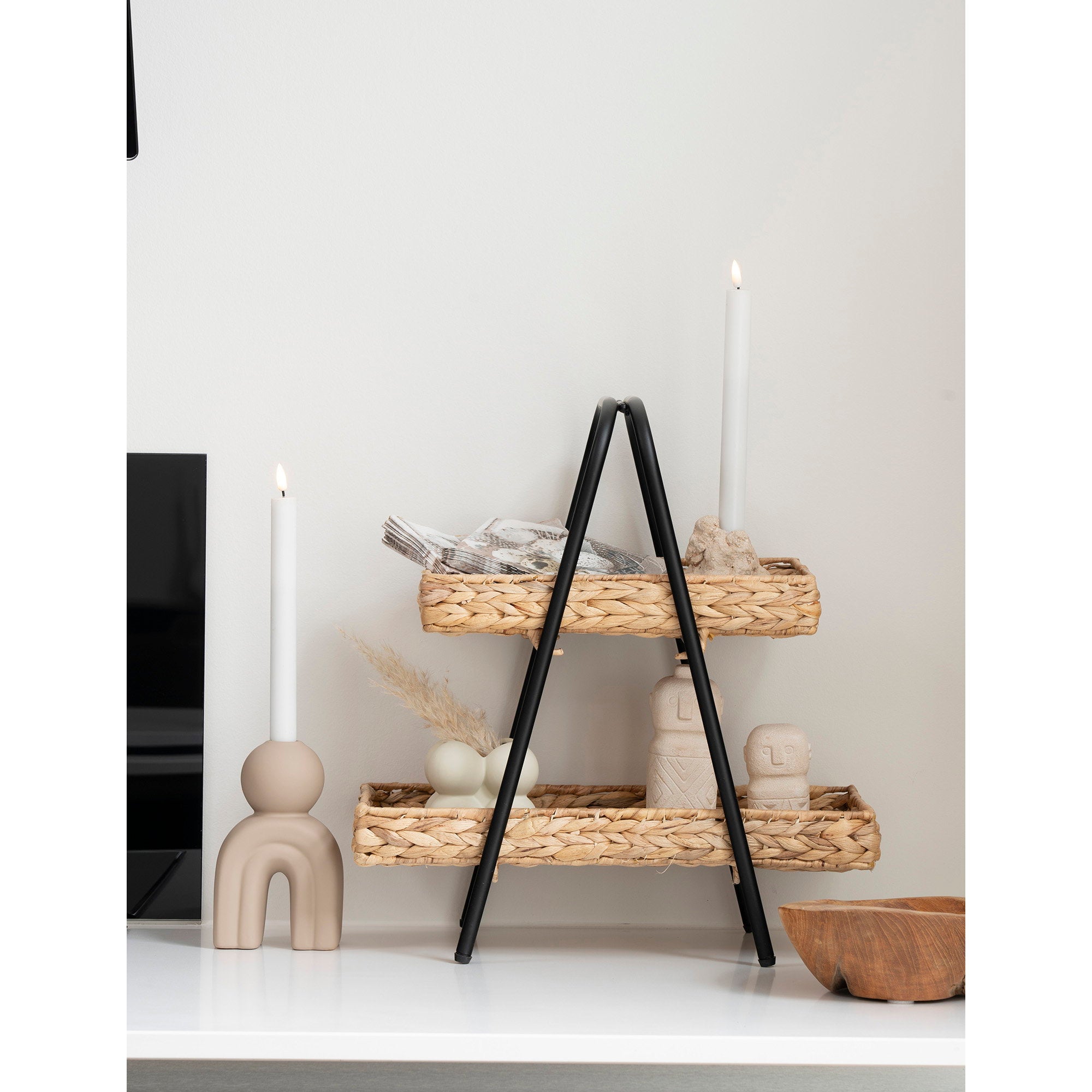 Étagère Alfaro jacinthe métal noir salon bougies chandelles objets déco ambiance chaleureuse