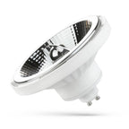 Ampoule LED GU10 à large réflecteur à facettes vue de trois quarts avec son culot à deux ergots