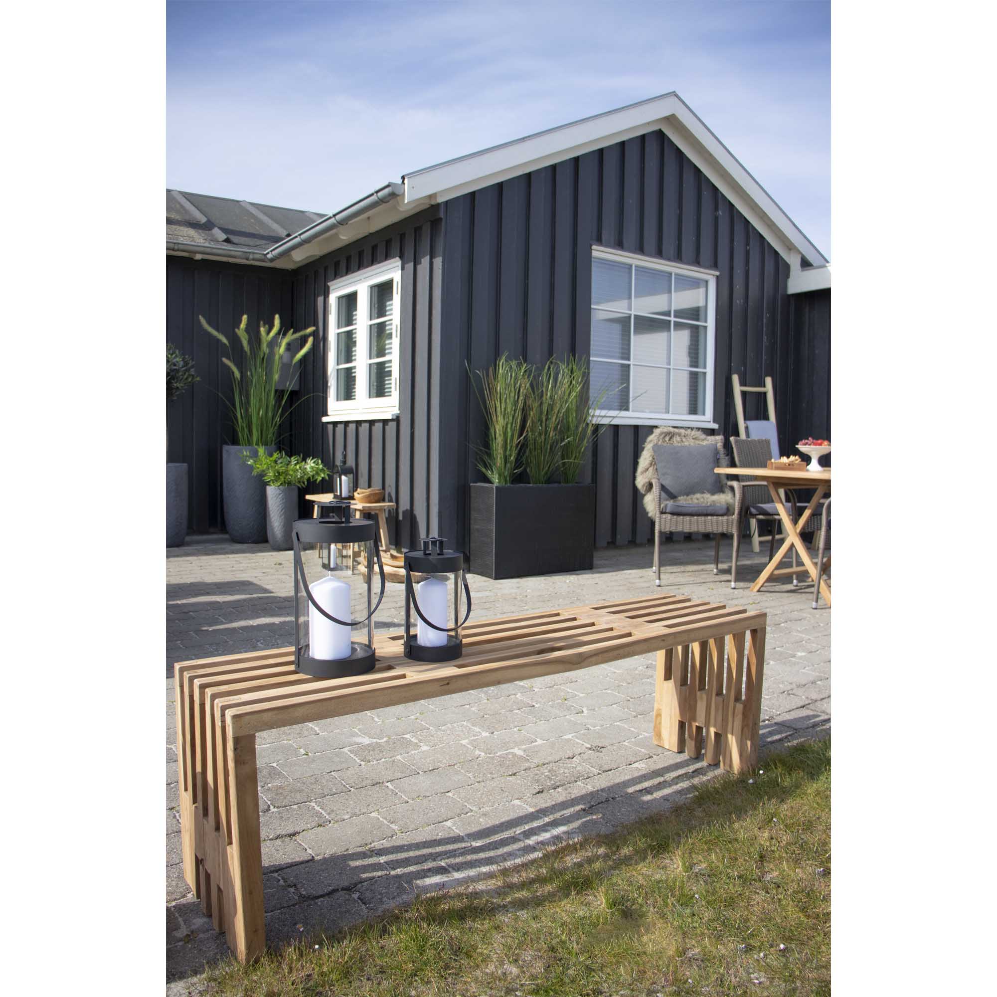 Lot de 2 lanternes Bondi noires sur terrasse bois jardin contemporain façade noire