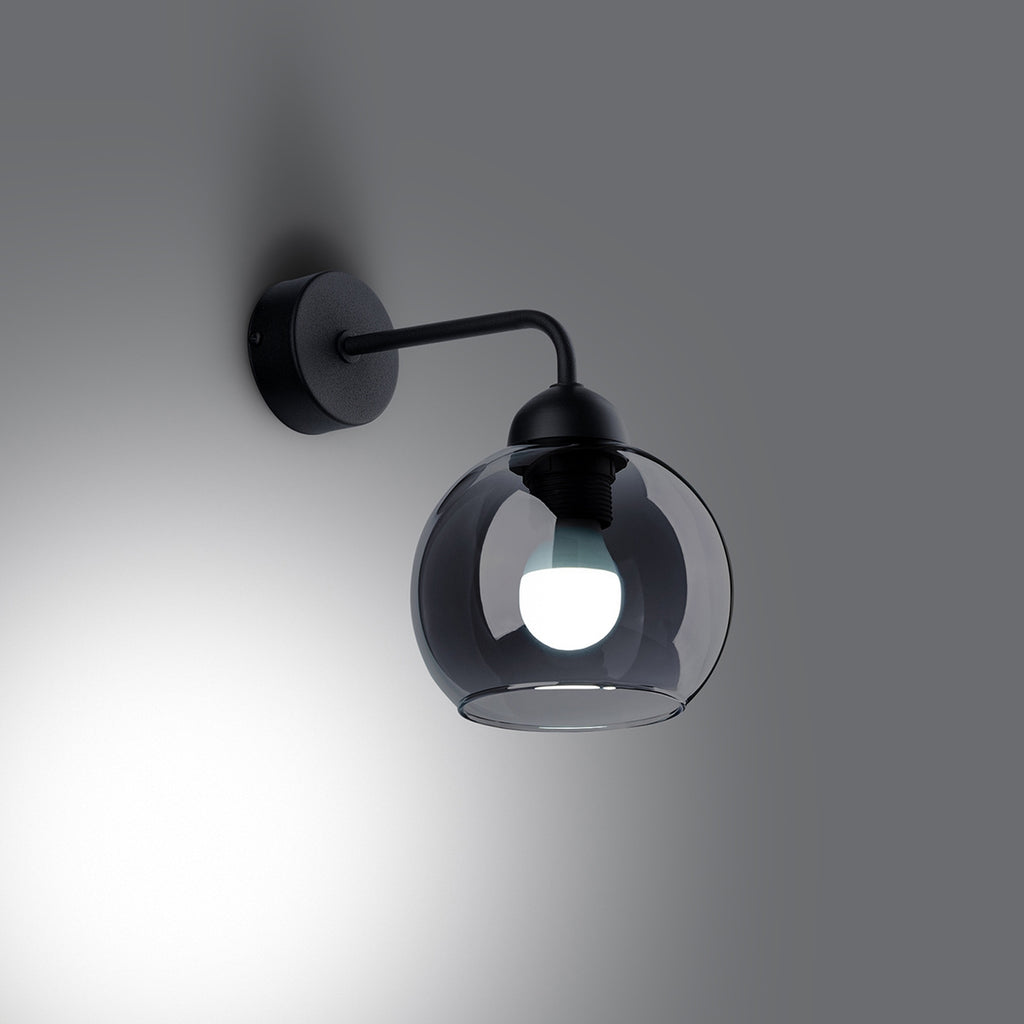 Applique Alino verre fumé E27 allumée, ampoule E27 apparente