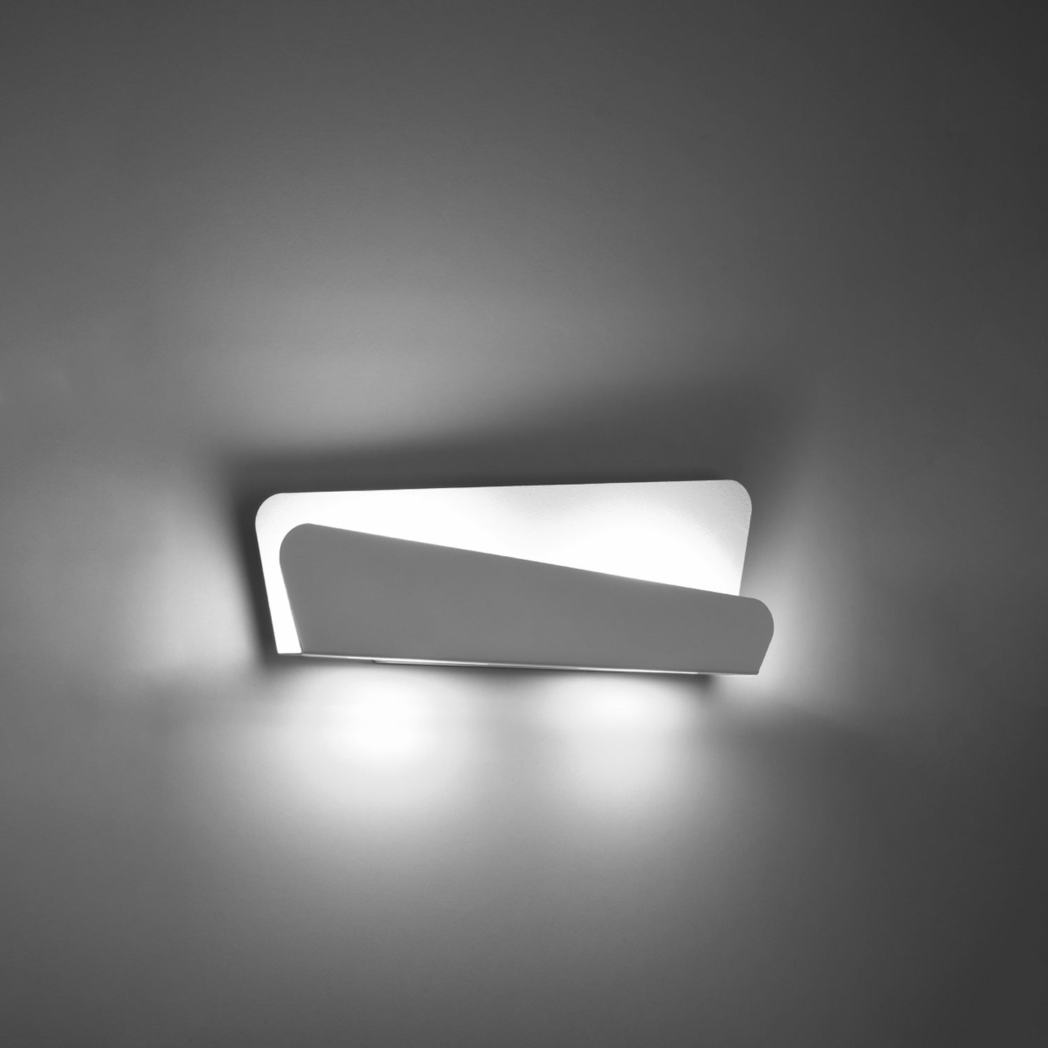 Applique Bascia acier blanc allumée, lumière vers le haut et le bas