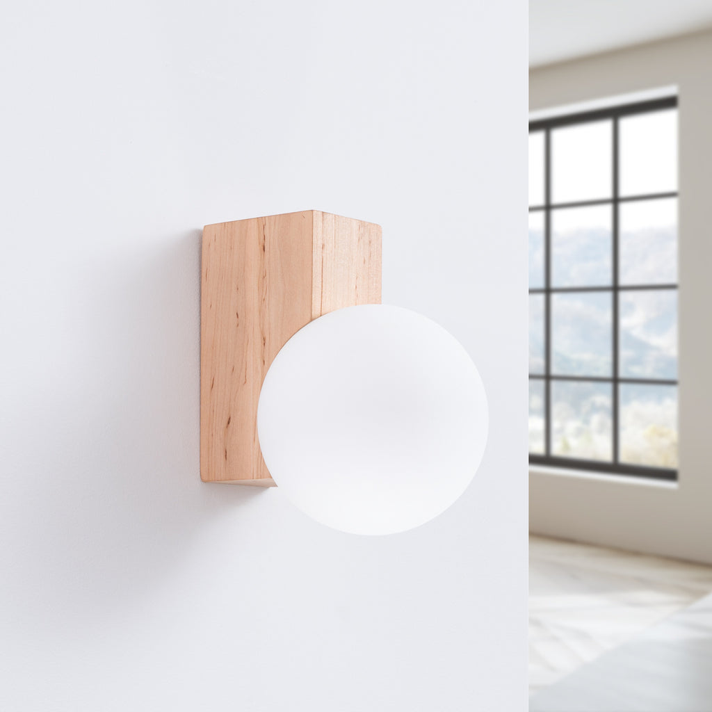 Applique Bulbo bois et verre opale G9, détail du bois