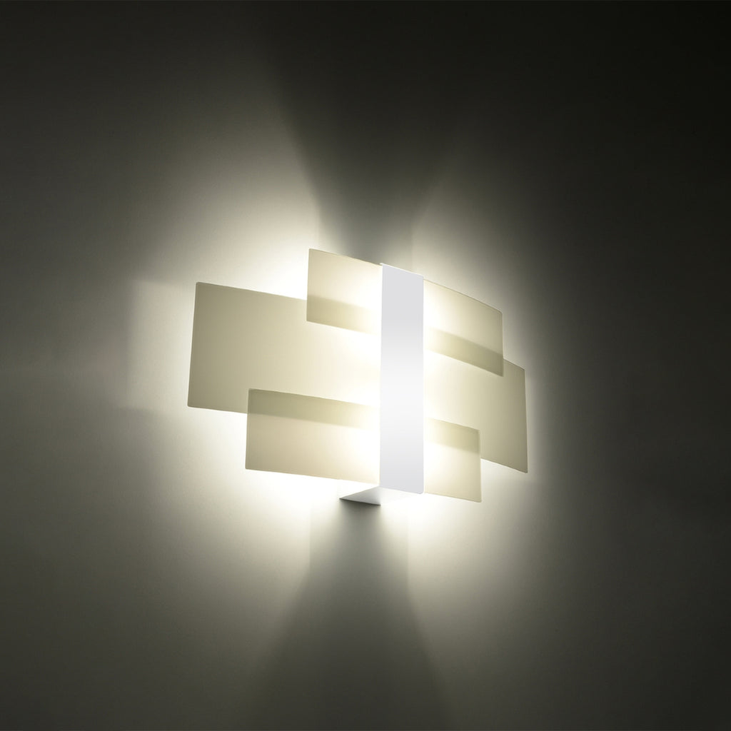 Applique Celia verre blanc allumée, lumière diffuse et halo vers le haut et le bas