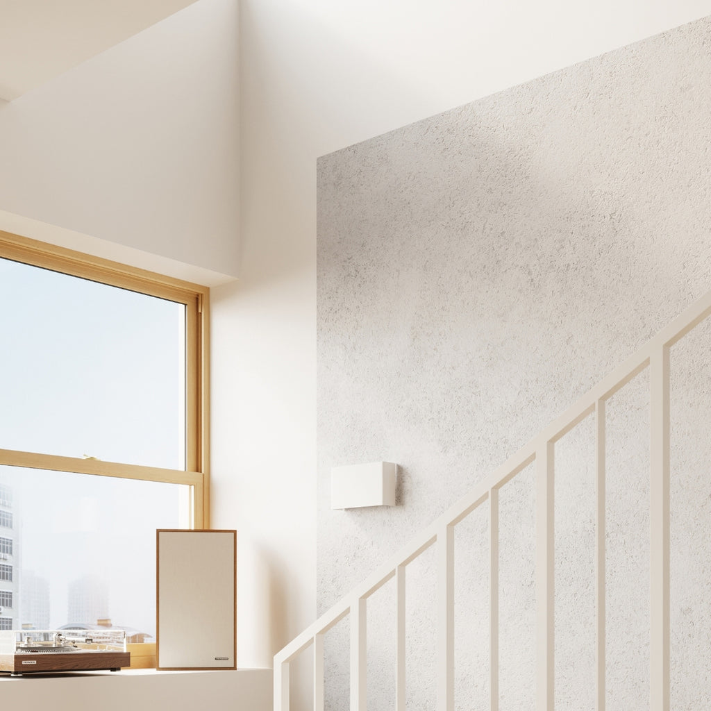 Applique Copertura acier blanc éclairant un mur clair