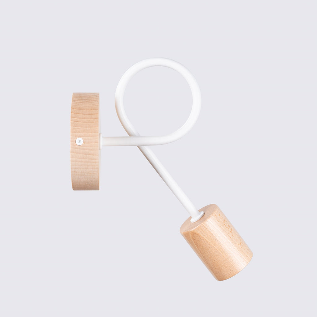 Applique Ember bois et métal blanche E27 dans un intérieur