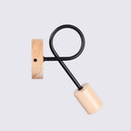 Applique Ember bois et métal noire E27 dans un intérieur