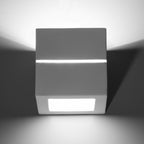 Applique en céramique Leo Line blanche allumée, lumière haut et bas