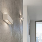 Applique en céramique Nesta blanche dans un salon