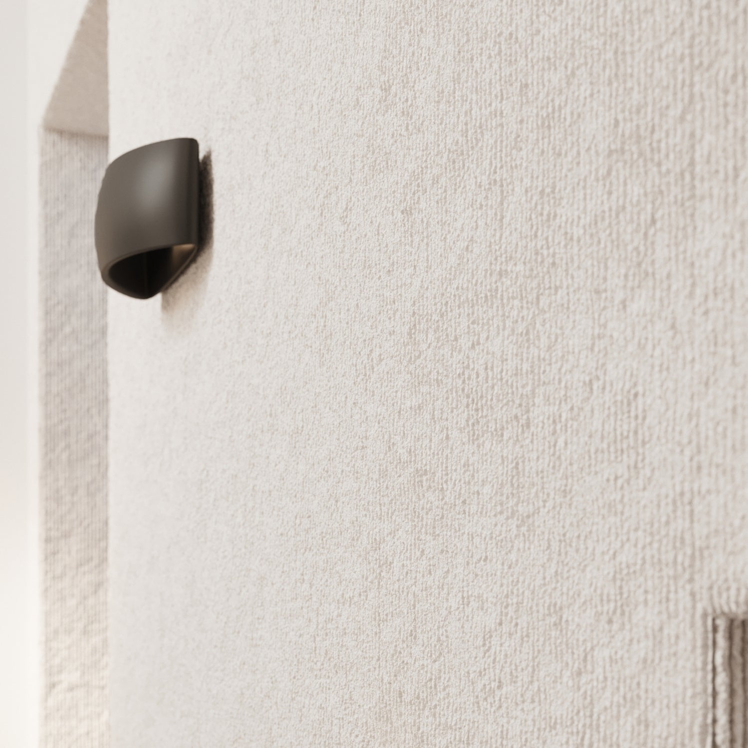 Applique Pontius en céramique noire en situation dans une décoration soignée