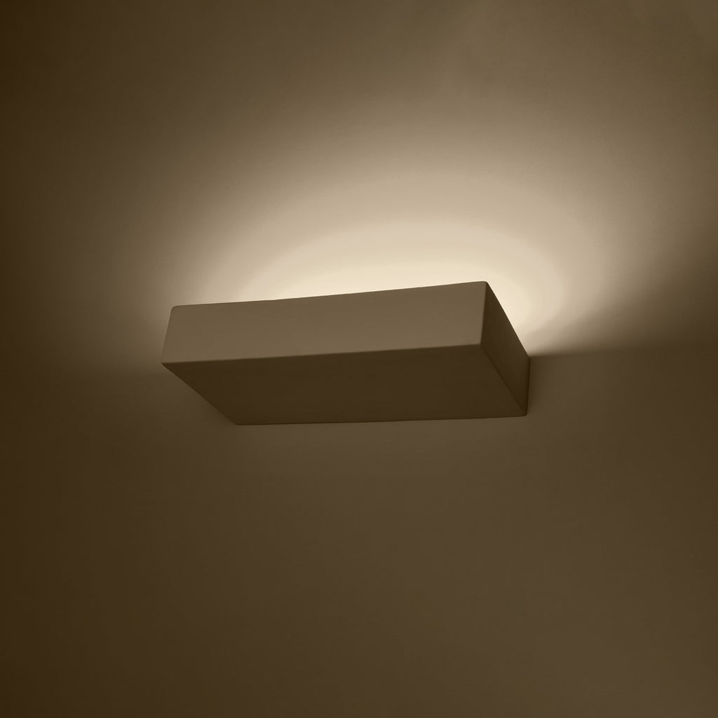 Applique en céramique Taugan allumée, lumière vers le bas