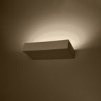 Applique en céramique Taugan allumée, lumière vers le bas