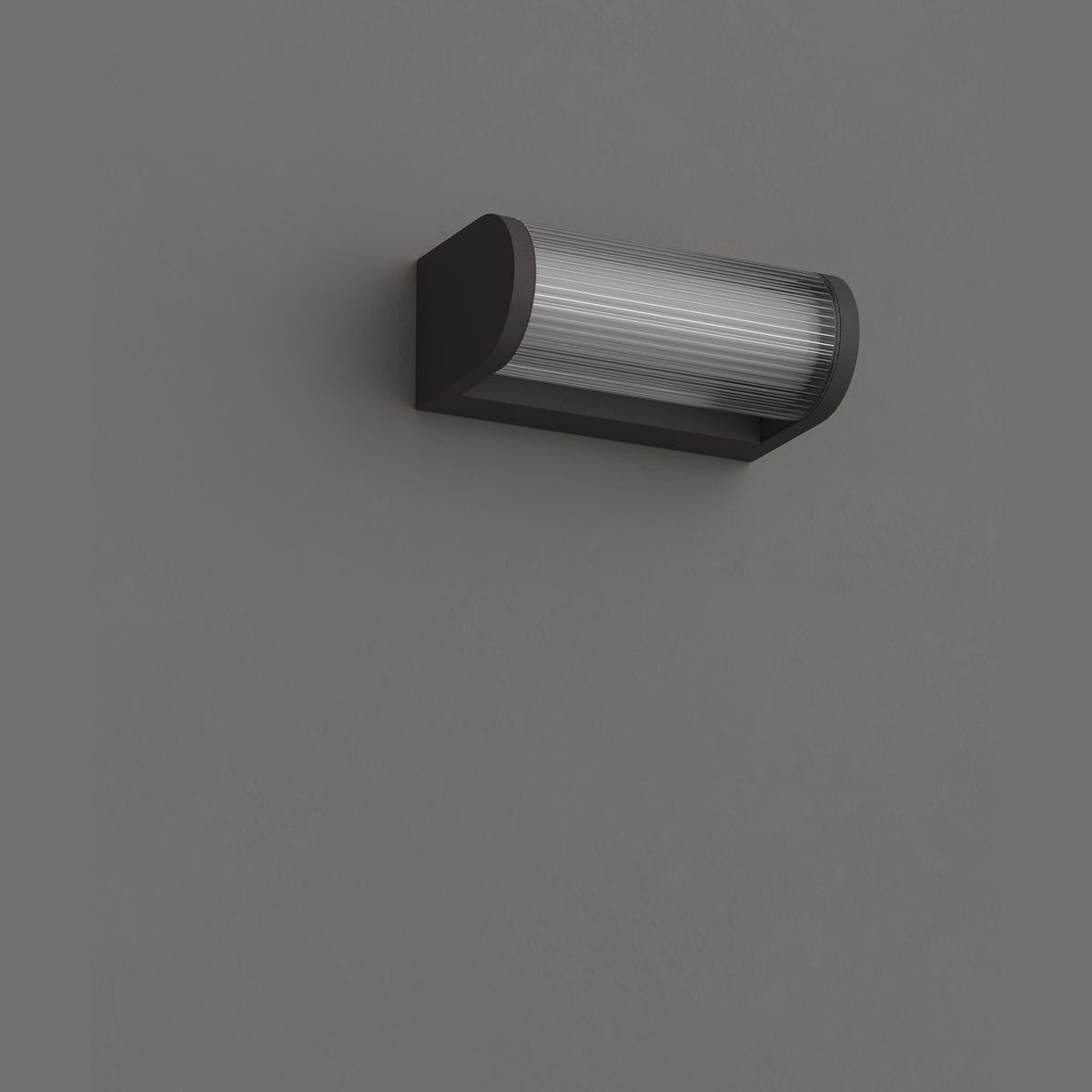Applique extérieure Gardenia métal anthracite éteinte sur un mur gris diffuseur cannelé dans sa monture
