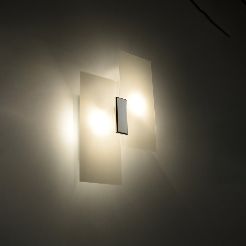 Applique Fabiano, détail du verre et de l'acier
