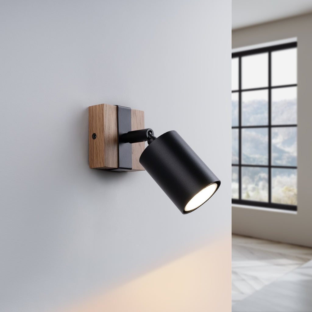 Applique Fager bois et acier noir GU10 allumée, faisceau orientable