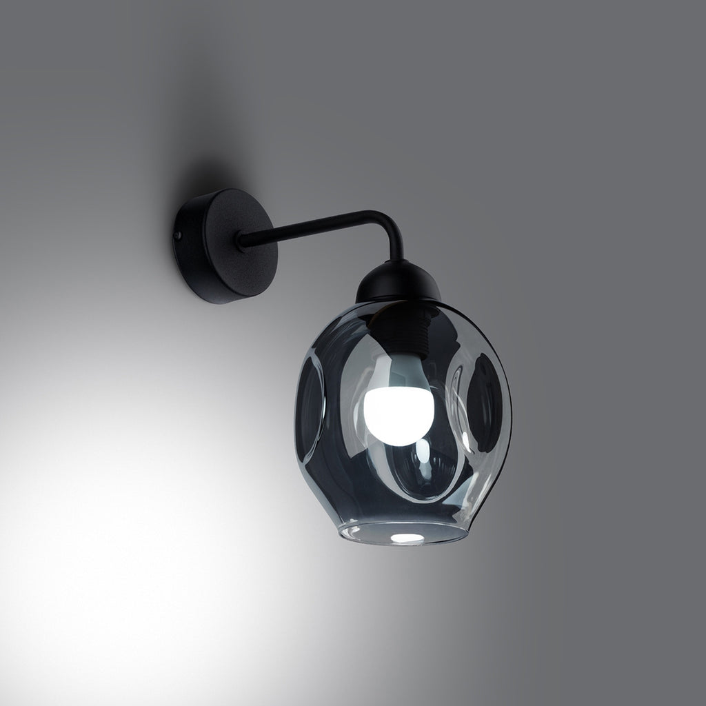 Applique Fillan verre fumé E27 allumée, ampoule E27 apparente