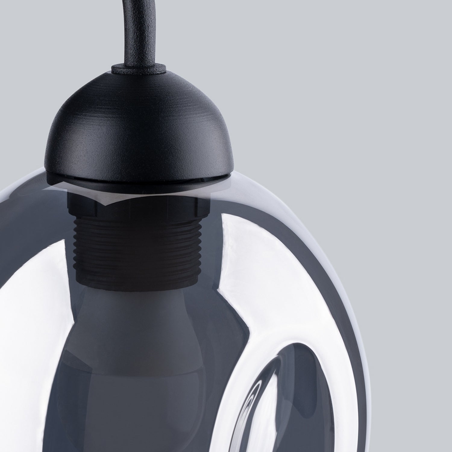 Applique Fillan verre fumé E27, détail du globe de verre fumé