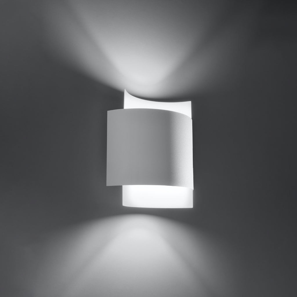 Applique Impact en acier blanc allumée, lumière vers le haut et vers le bas