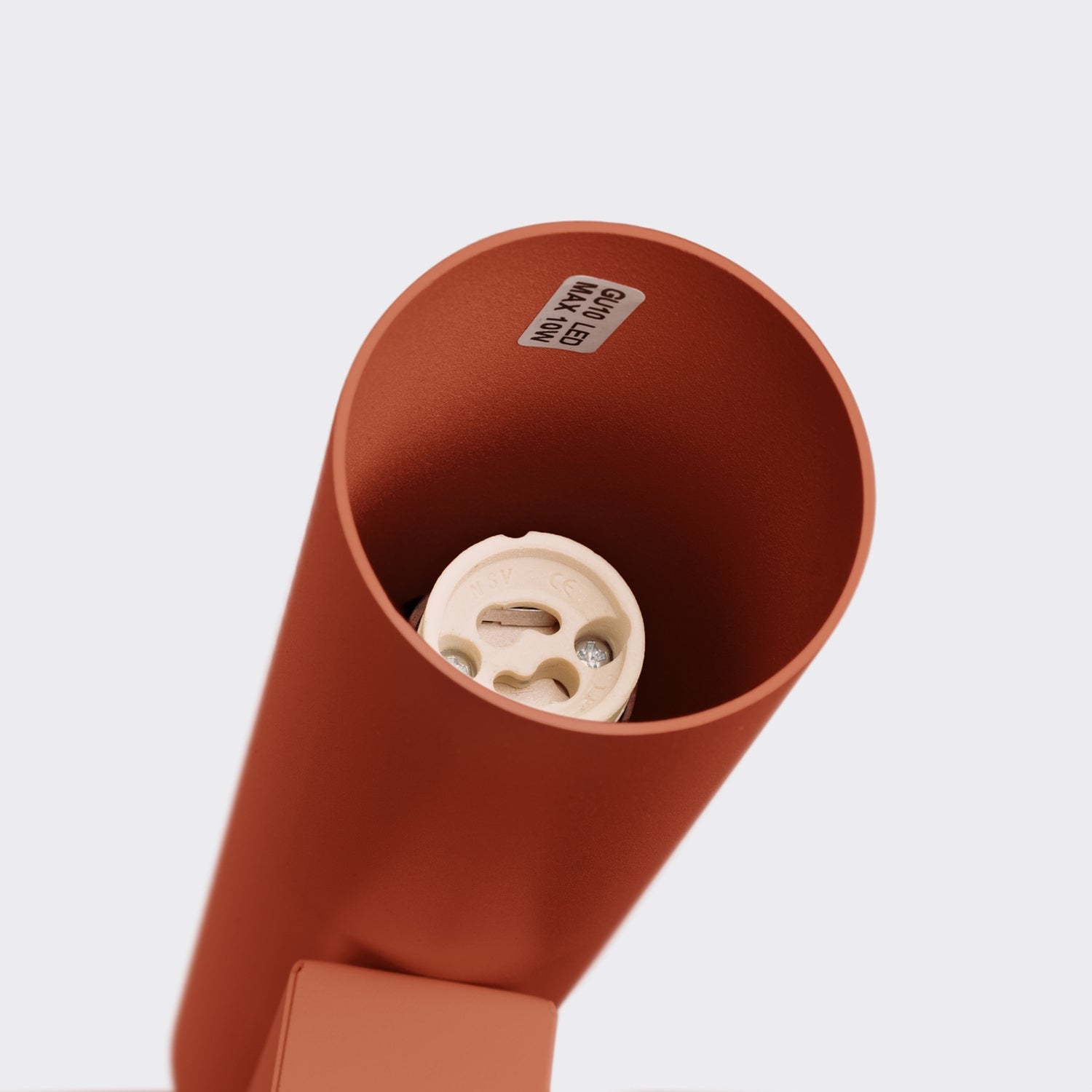 Applique Lagos métal rouge ocre GU10, gros plan allumé