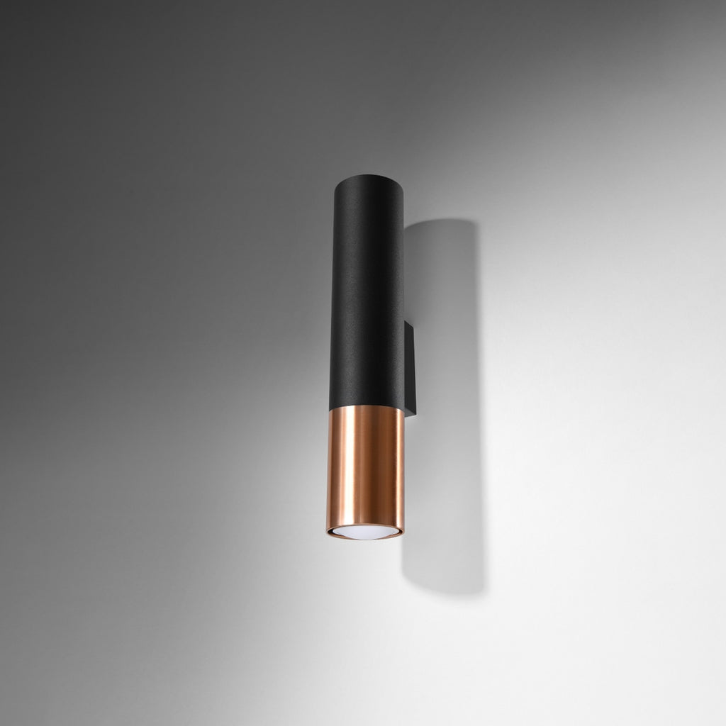 Applique Loopez acier noir et cuivre, détail de l'embout cuivré brillant