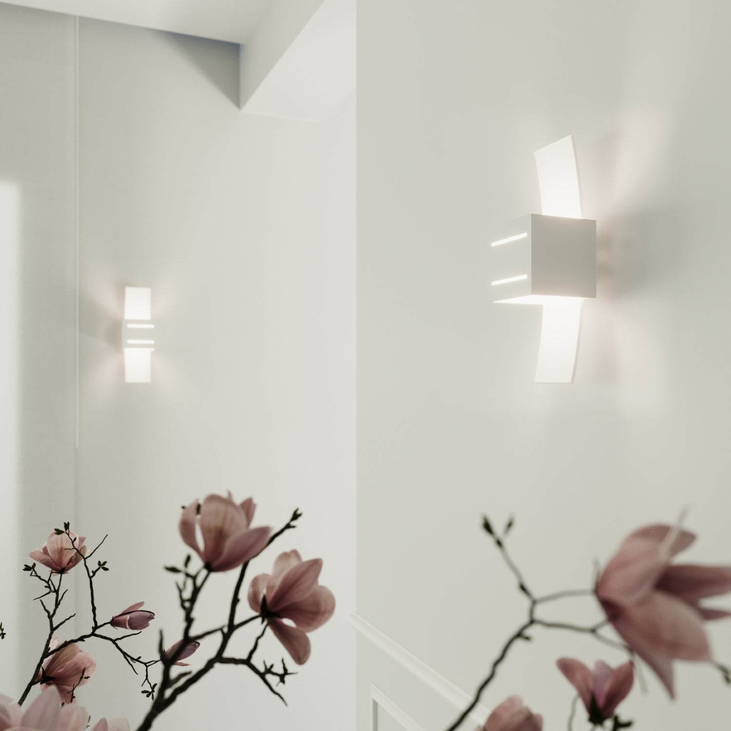 Applique Loreto blanc dans un intérieur lumineux