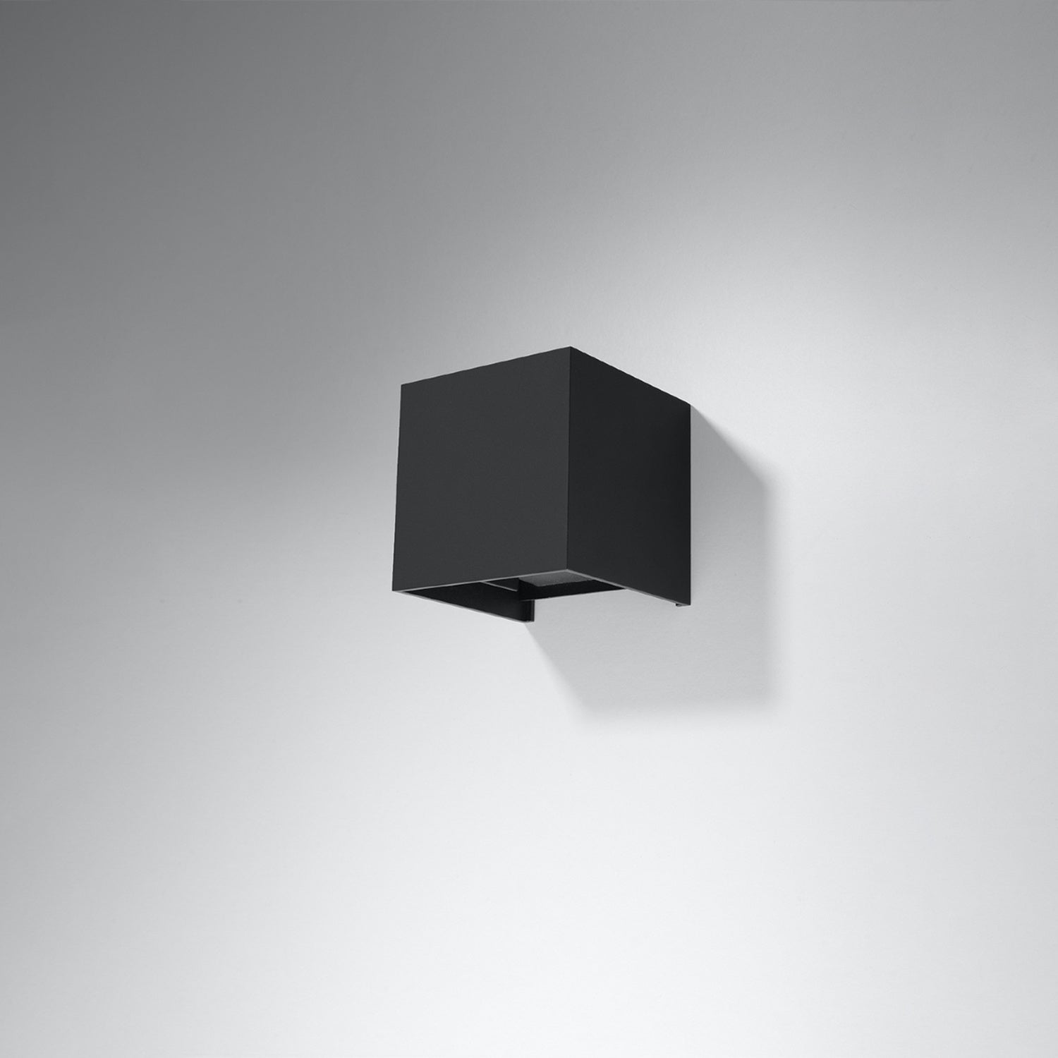 Applique Luca en aluminium noir vue de profil