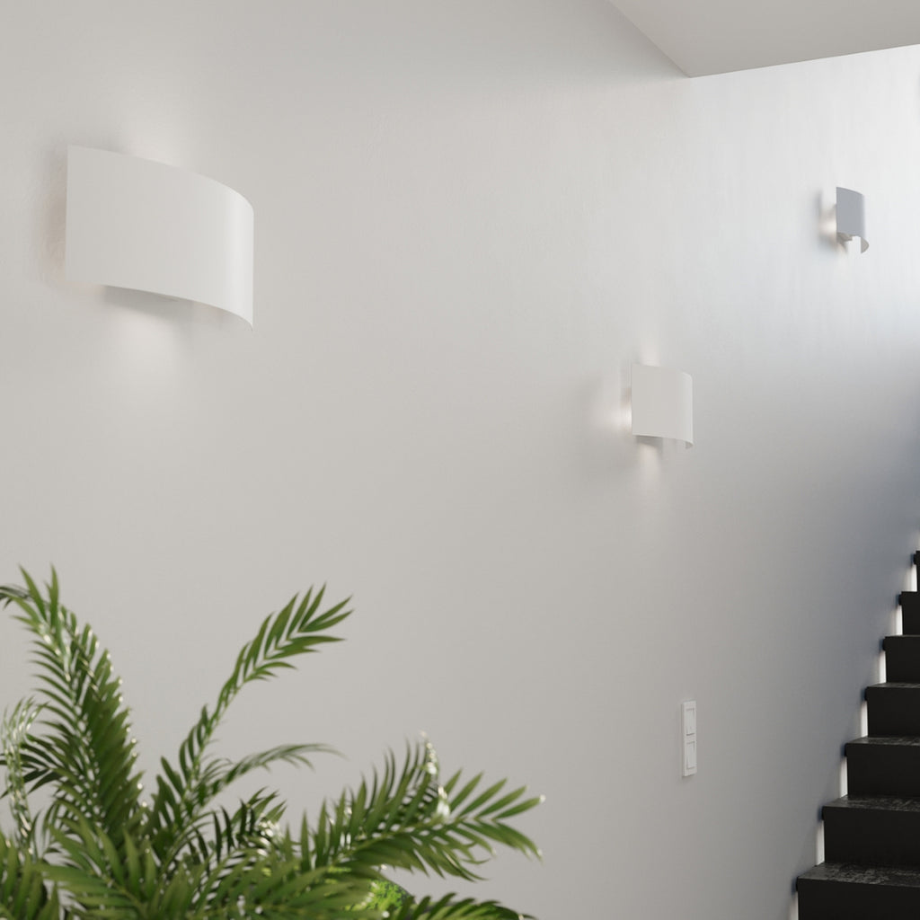 Applique Magnus acier blanc, double halo sur le mur