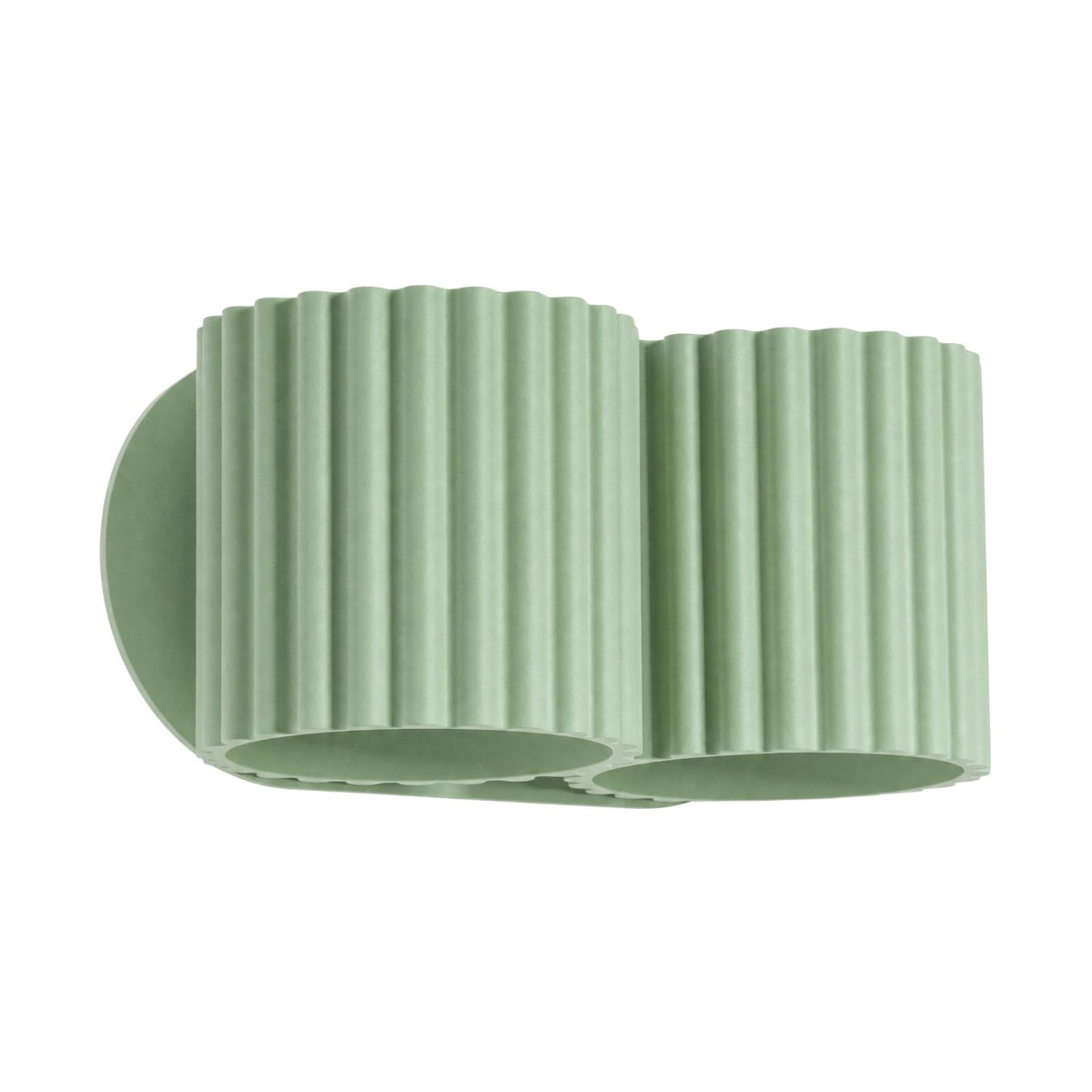 Applique murale Aura 2 en laque vert sauge vue de trois quarts sur fond uni