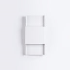 Applique murale Durlin blanche éteinte posée sur un mur blanc