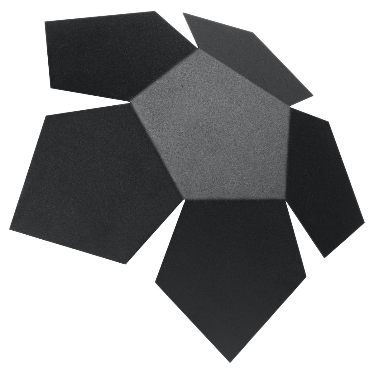 Applique murale Penta en acier noir vue de face rosace de six plaques pentagonales