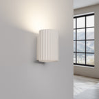 Applique murale Karbon 10 tube beige vue de trois quarts