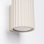 Applique Karbon 10 beige et sa fixation murale