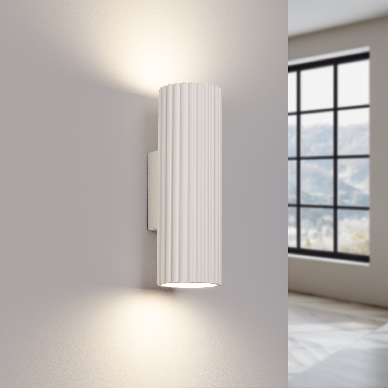 Applique murale Karbon 20 tube beige allumée, double faisceau vers le haut et vers le bas