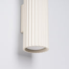 Applique murale Karbon 30 tube beige vue de trois quarts