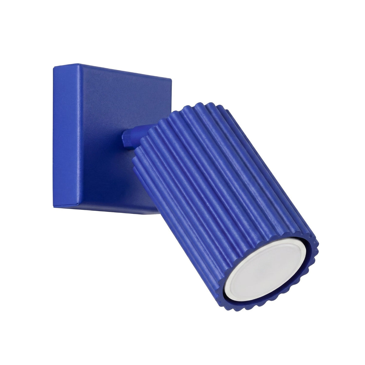 Applique murale Karbon spot cannelé bleu outremer, platine carrée et corps orientable en aluminium