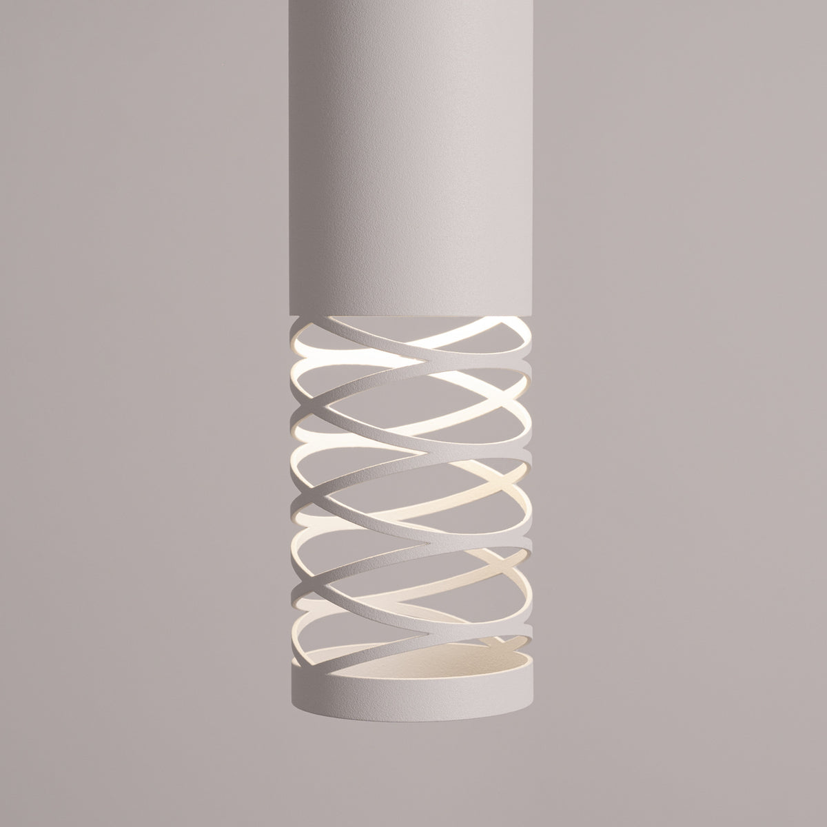 Détail de la découpe en spirale du tube Lami éclairée de l'intérieur
