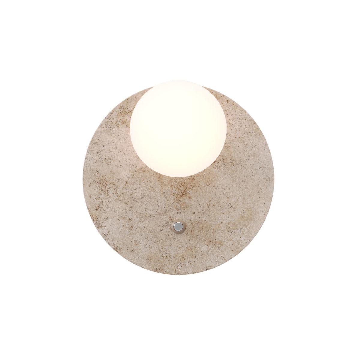 Applique murale Lando vue de face disque de travertin crème et globe blanc allumé avec son bouton de réglage