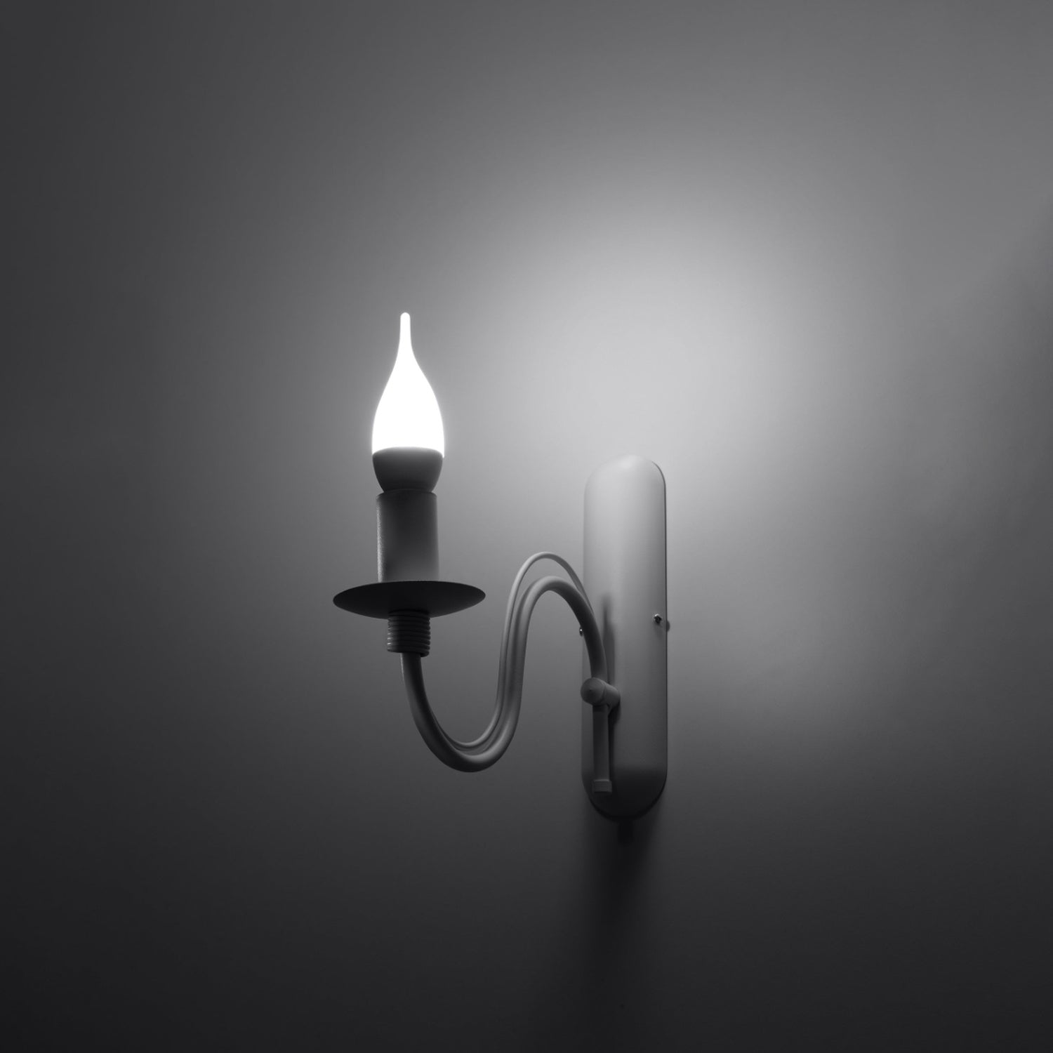 Applique murale Minerwa blanche allumée, ampoule bougie