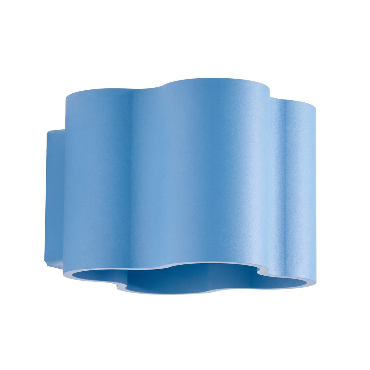 Applique murale ondulée Ovio laque bleu ciel vue de trois quarts sur fond blanc