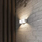 Applique murale Orbis 2 en aluminium blanc, deux cylindres dans un intérieur contemporain