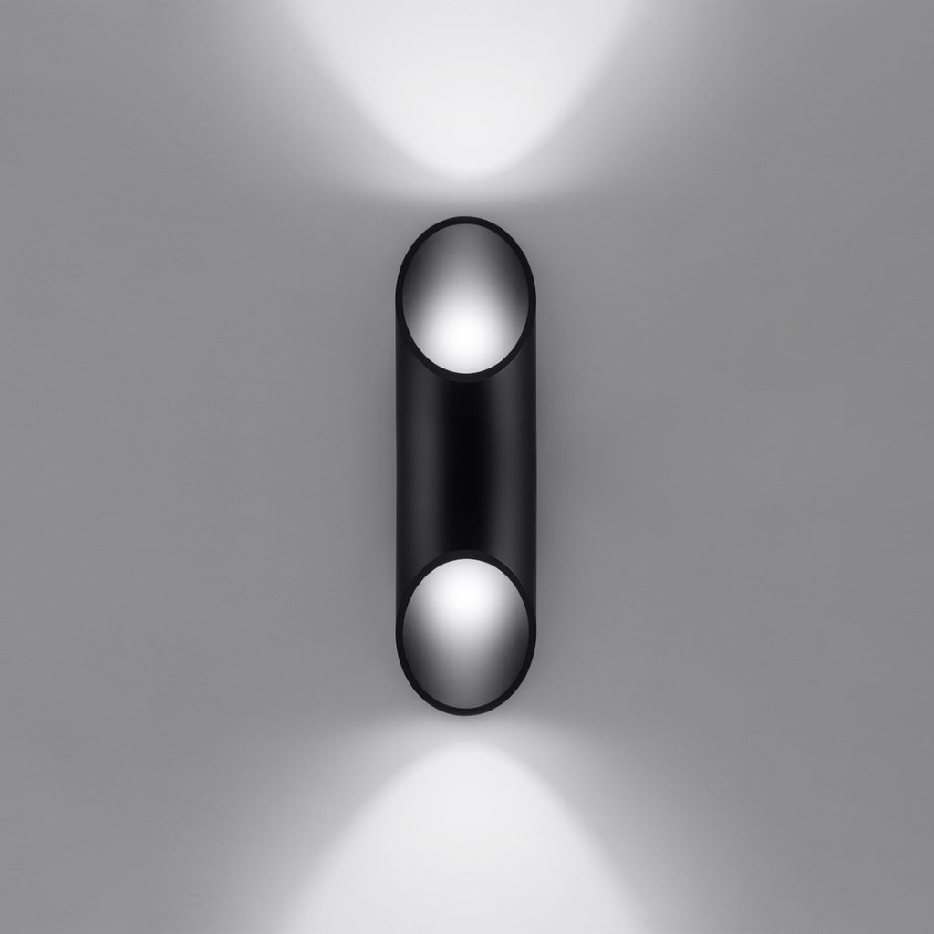 Détail des découpes biseautées de l'applique Penne 30 aluminium noir