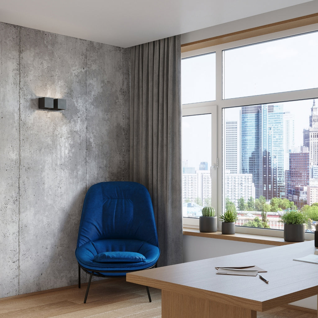 Applique murale Quad 2 en aluminium noir, deux cubes en situation dans un intérieur