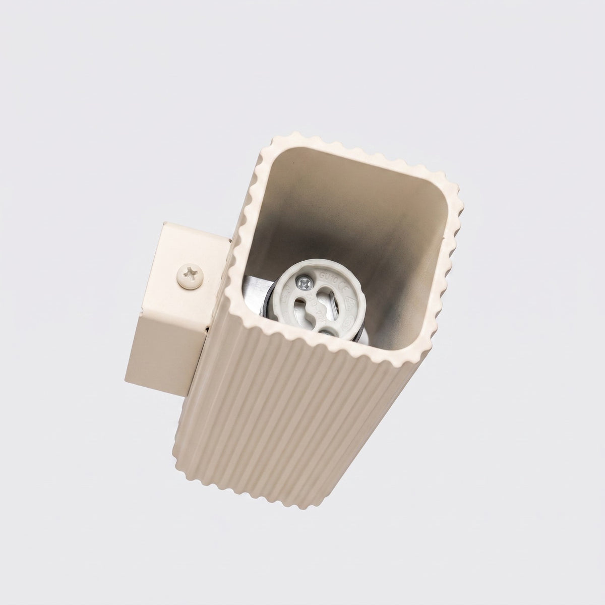 Douille GU10 vue par l'ouverture basse de l'applique Rayo 20 laque beige