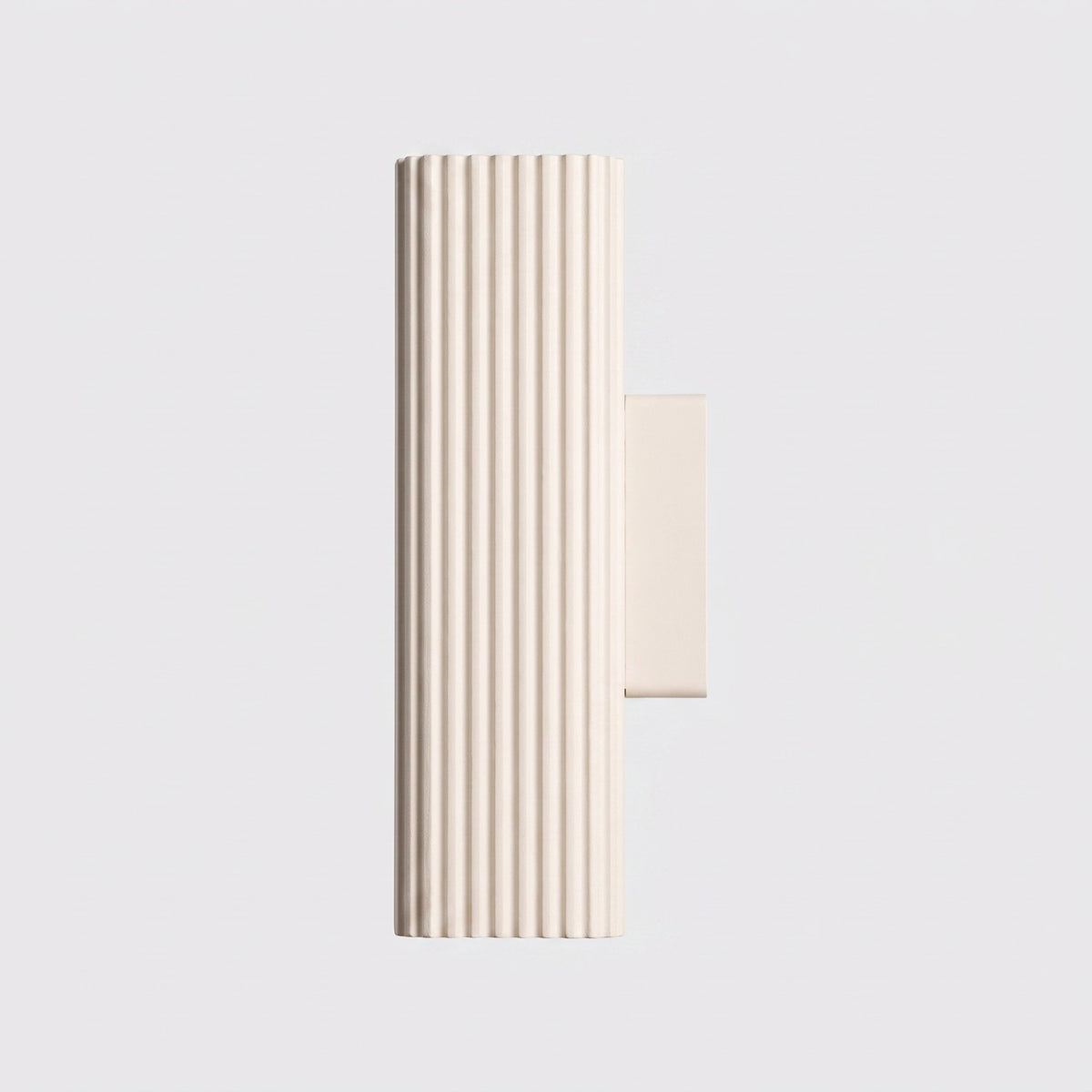 Applique Rayo 20 laque beige vue de profil avec sa platine murale