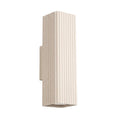 Applique murale Rayo 20 laque beige cannelée vue de trois quarts sur fond blanc