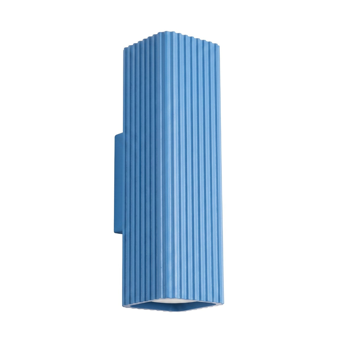 Applique murale Rayo 20 laque bleu ciel cannelée vue de trois quarts sur fond blanc