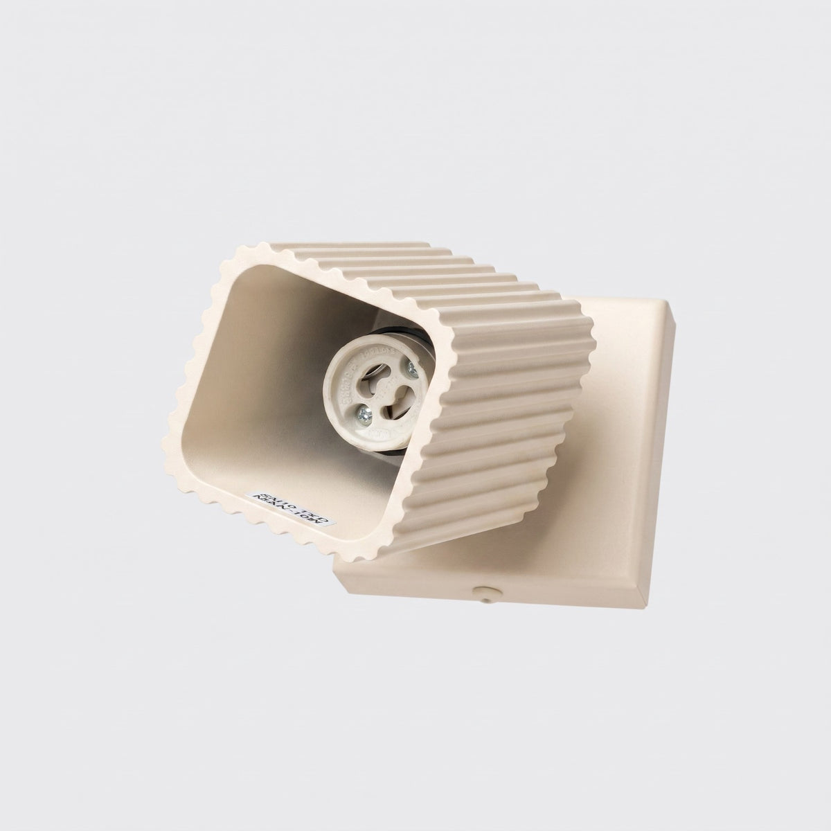 Douille GU10 au fond du spot de l'applique Rayo laque beige