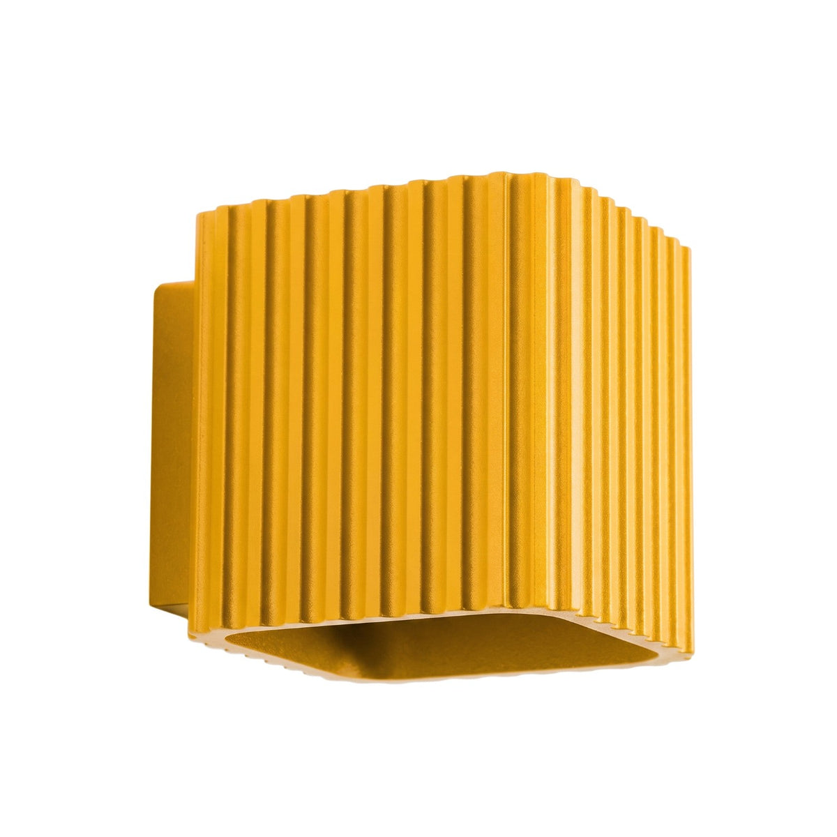 Applique murale Riff nervurée laque jaune vue de trois quarts sur fond blanc