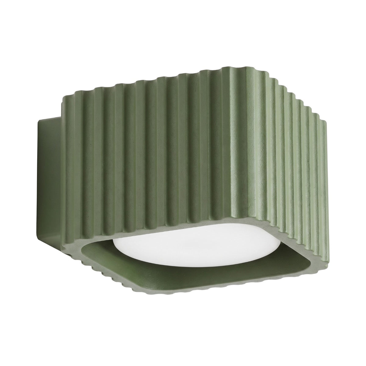 Applique murale Riff nervurée laque vert olive vue de trois quarts sur fond blanc