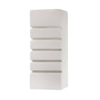 Applique murale Samir en céramique blanche éteinte sur fond blanc avec le grain mat de sa surface